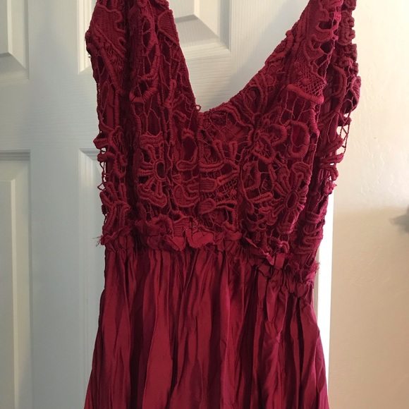 Open back, burgundy, Lulu’s maxi dress - Picture 3 of 6
